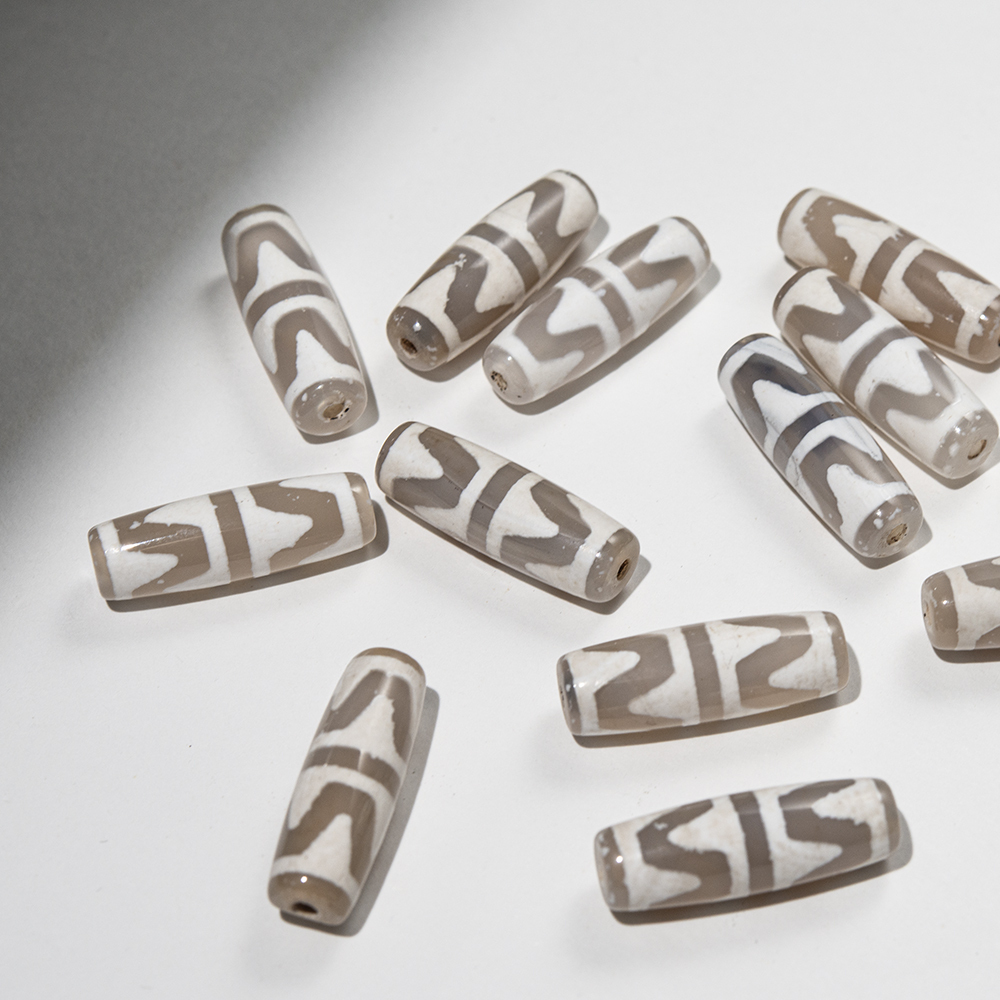 дзи-тгб Бусина ДЗИ "Тигриный клык" из агата 29*10мм, бежевый