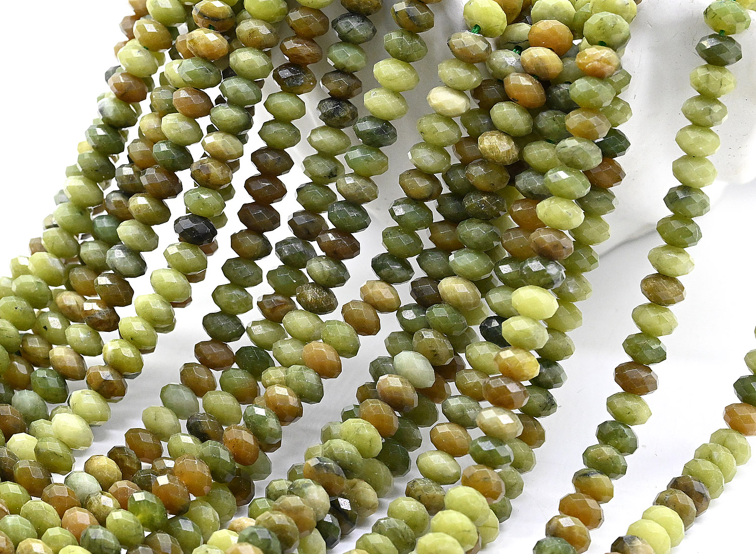 31182 Нефрит рондели огранка 6*4мм, нить 19см