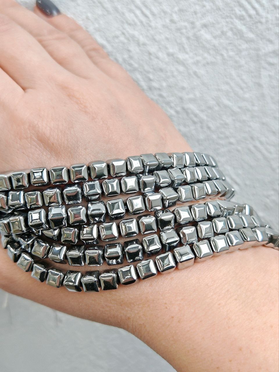 бшк-гс6 Гематит синт. кубик объемный 6мм, шт