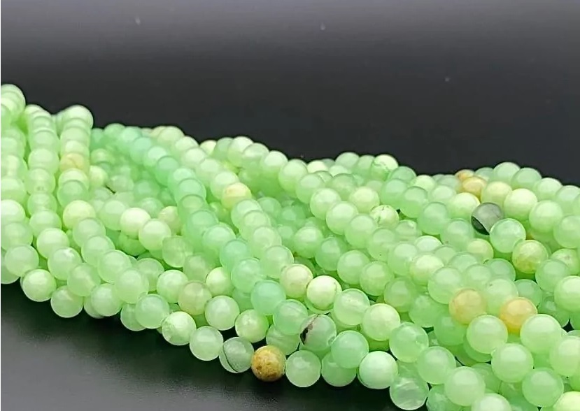 15397-8 Кальцит (оникс) яблочный шар гладкий 8 мм, нить 19см