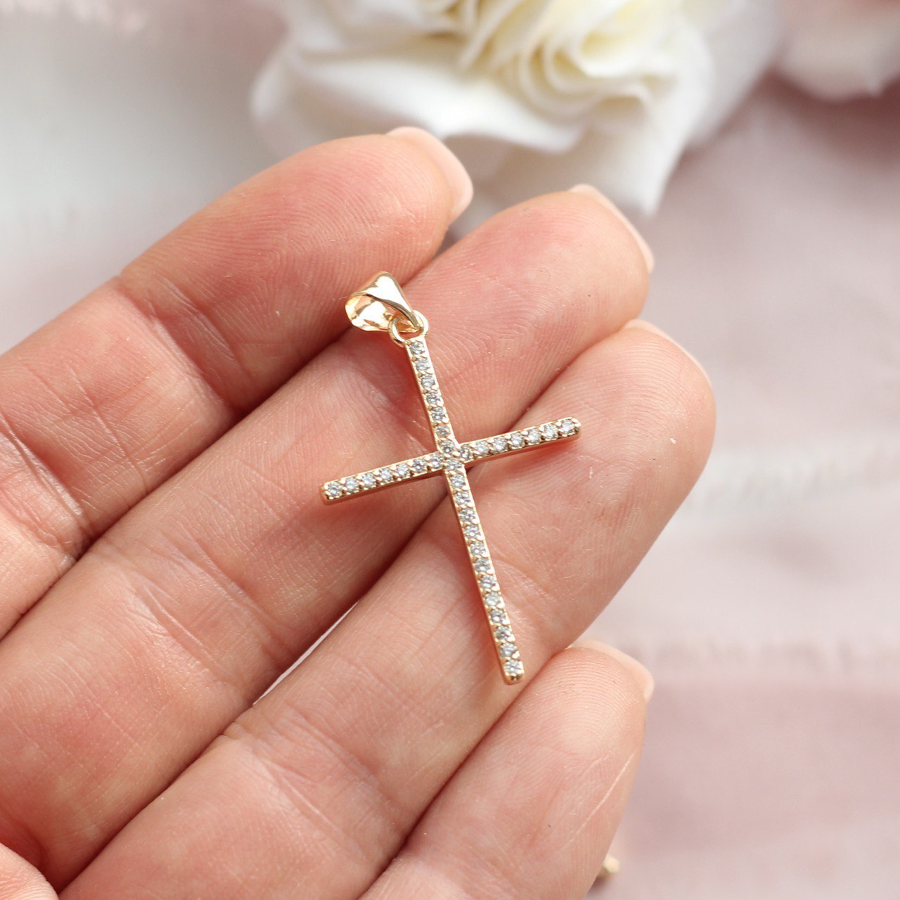 п907-пз Подвеска "Крест" тонкий с прозрачными фианитами 32*22мм, прозрачный, позолота