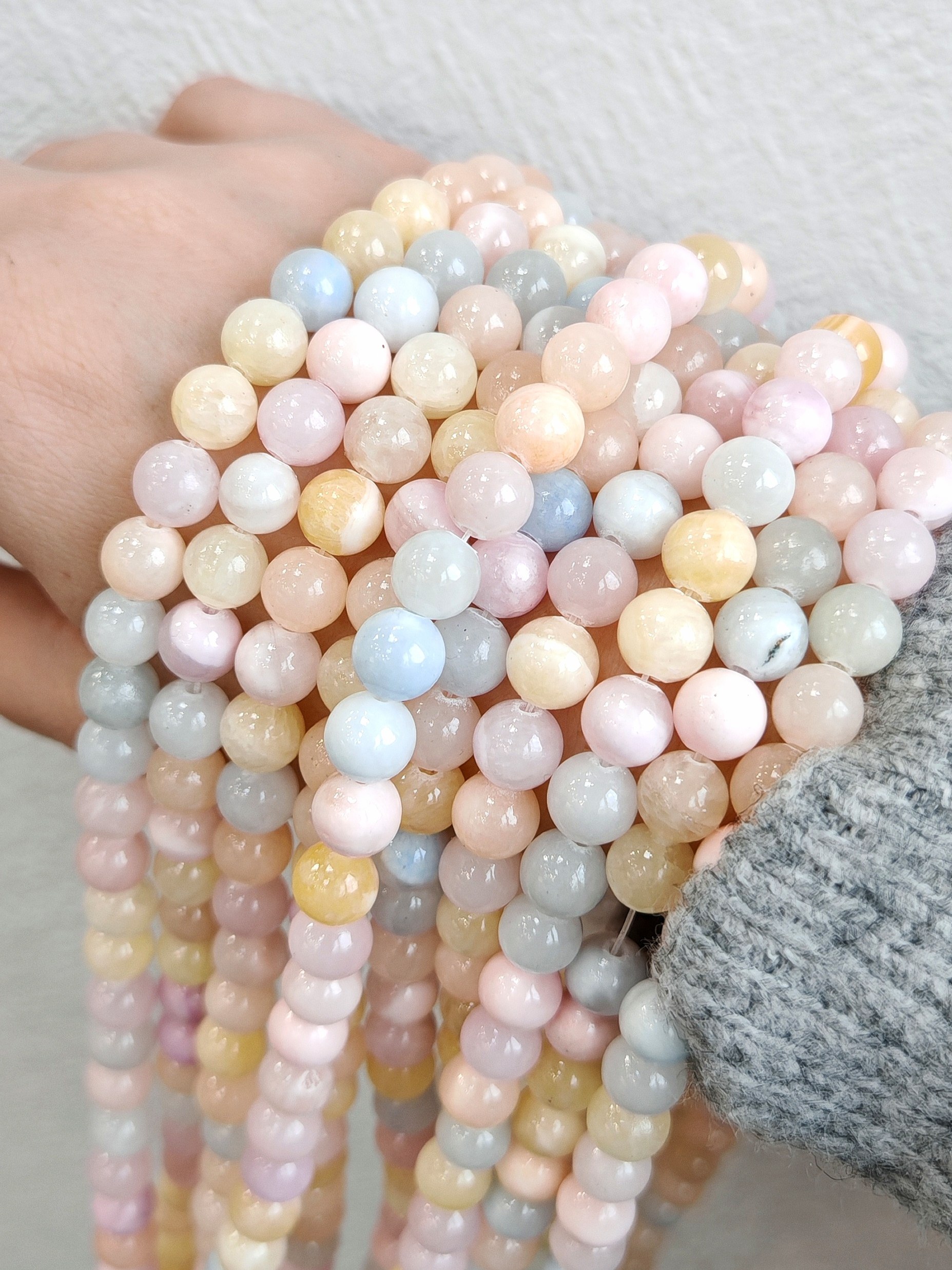 7423-10 Кальцит пастельный микс шар гладкий 10мм, нить 38см