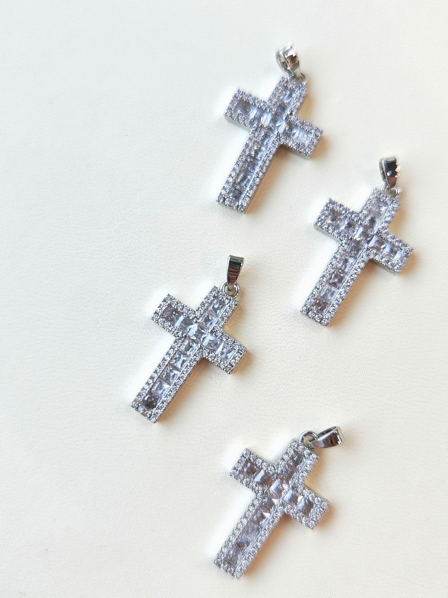 пдк25-цр Подвеска "Крест прямой" с прозрачными фианитами 25*15мм, родий