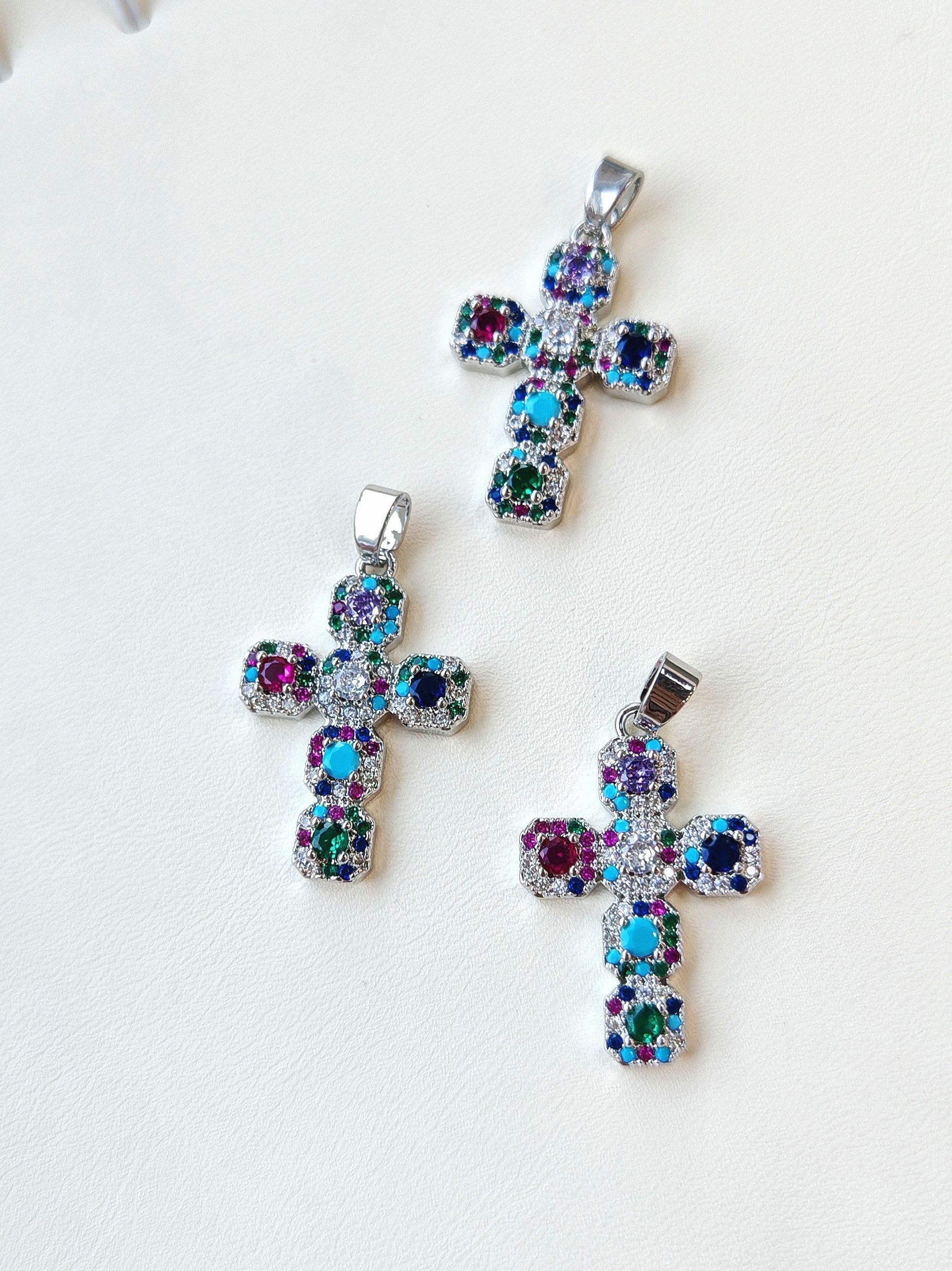 456-цр Подвеска "Крест" с квадратными фианитами 26*18мм, микс цветов, родий