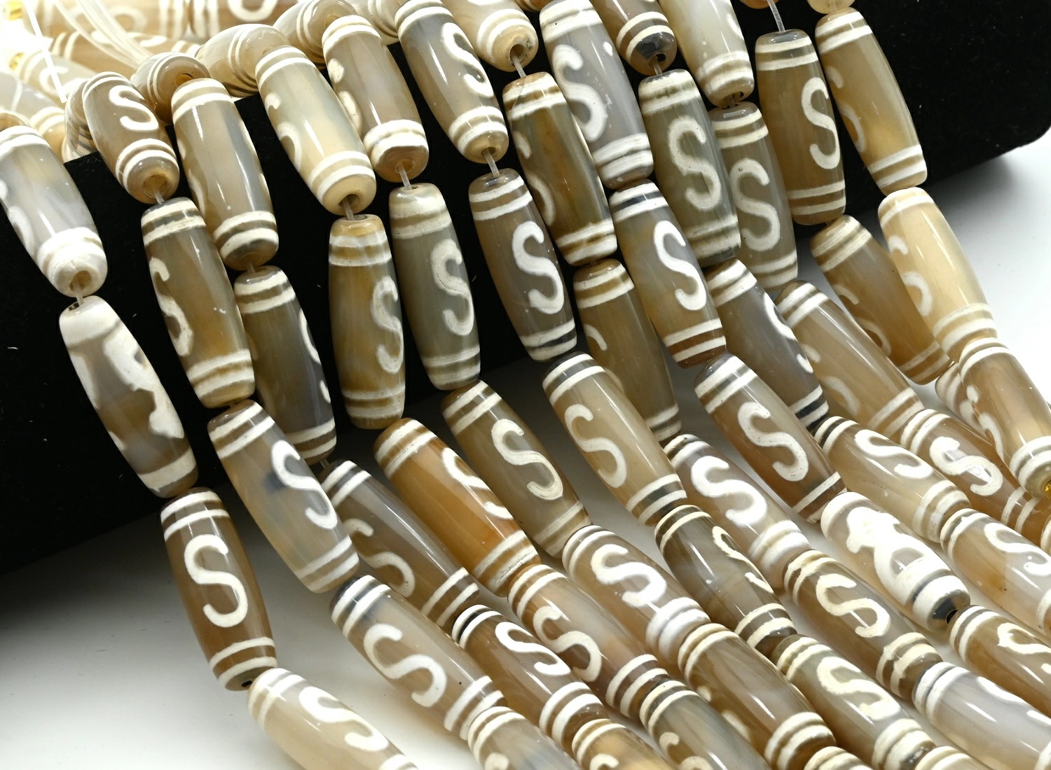 дзи-дкб ДЗИ "Денежный крючок" 30*10мм, бежевый