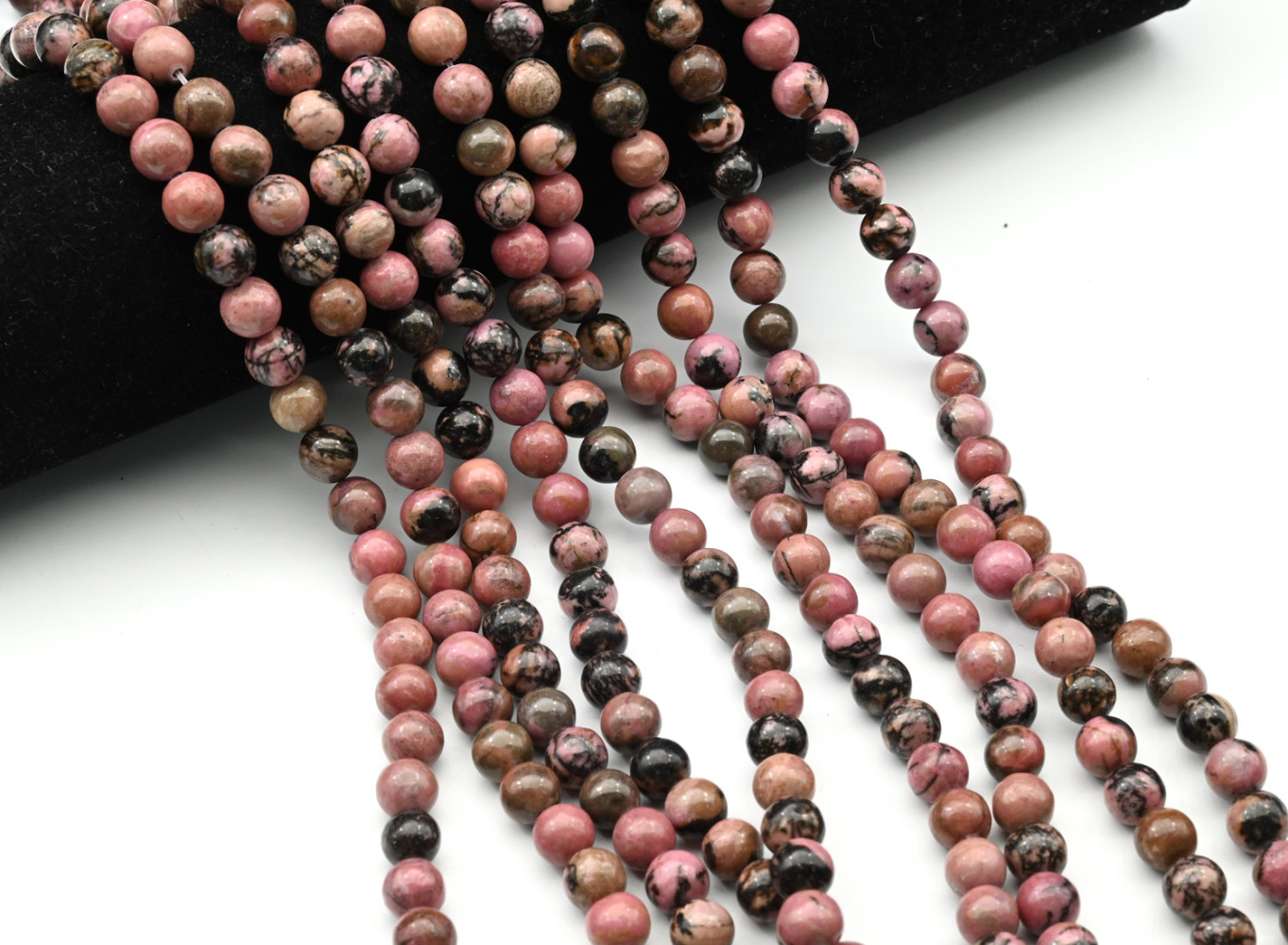 35017-8 Родонит шар гладкий глянцевый 8мм, нить 38см