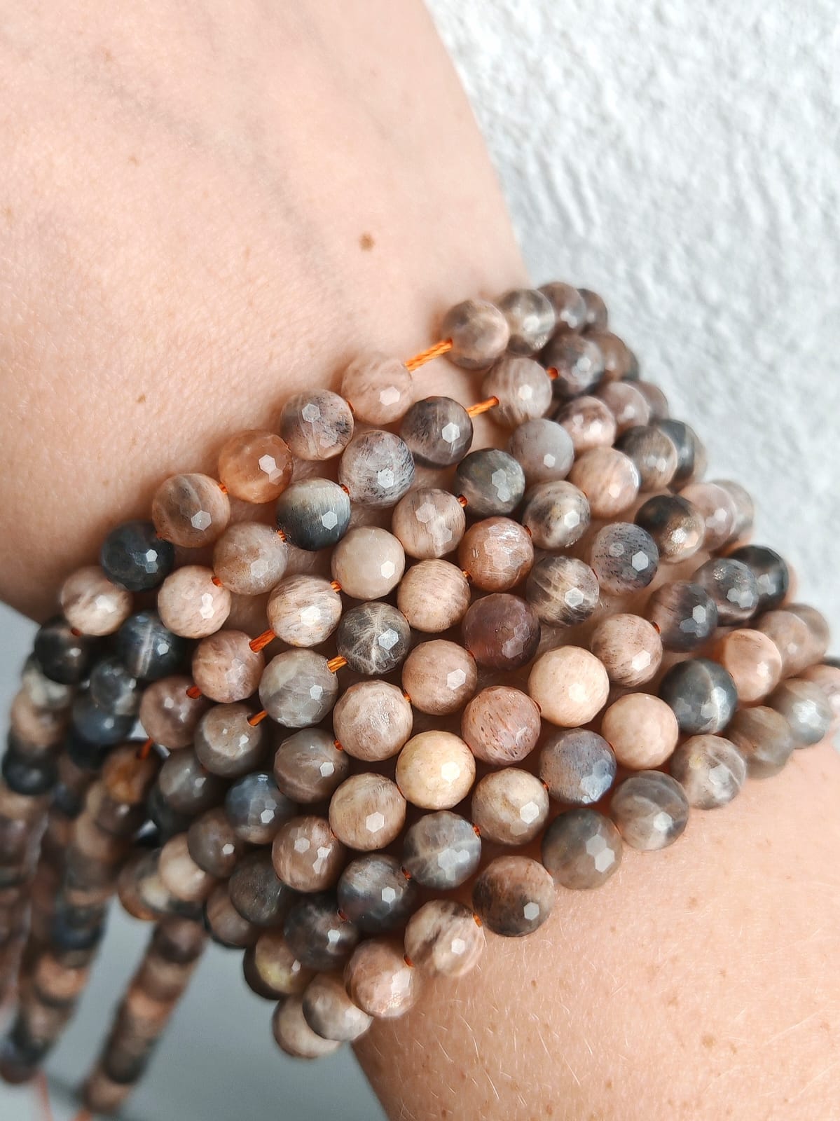 2298-6 Солнечный камень шар огранка 6мм, нить 19см