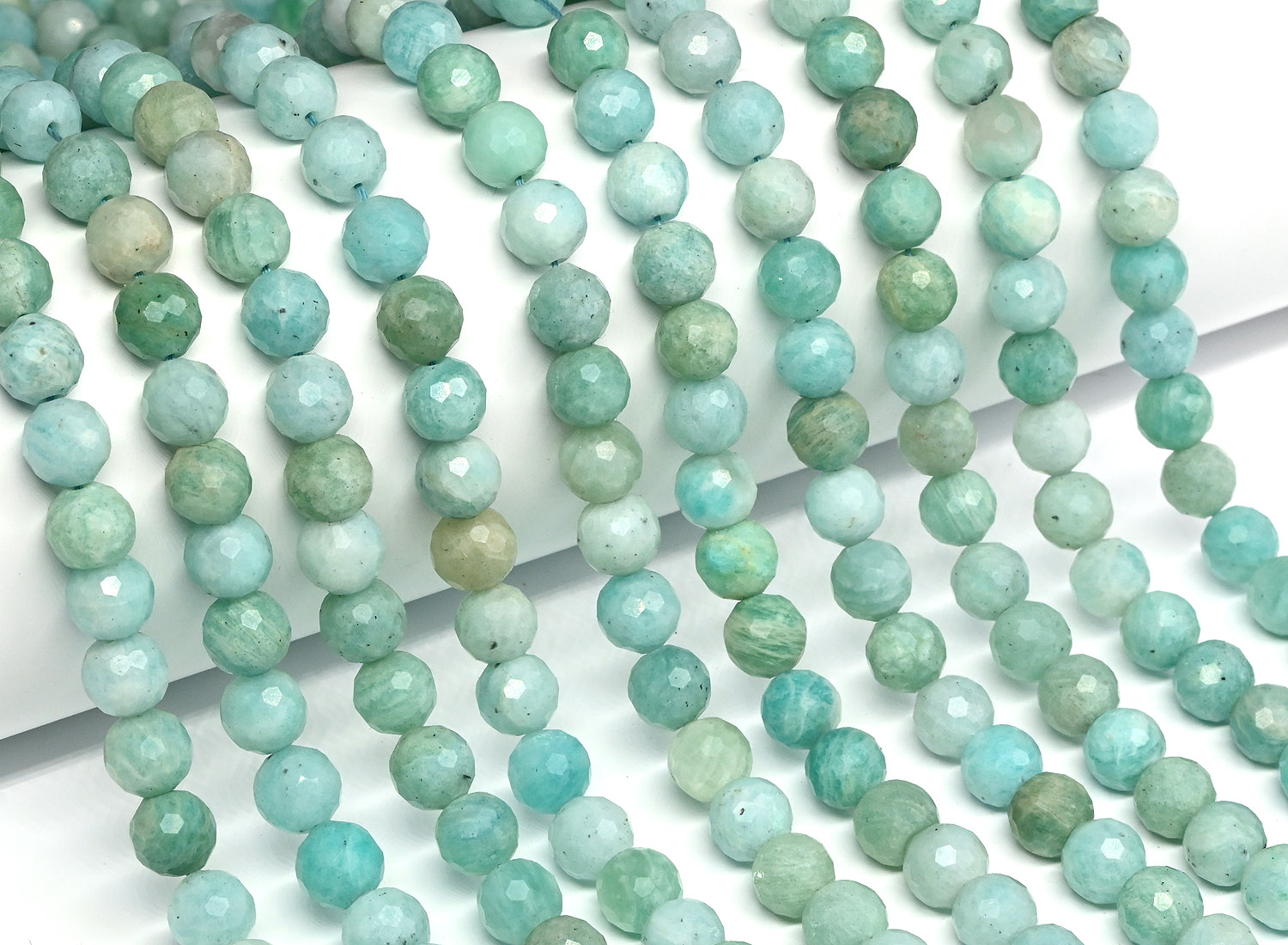 1136-8 Амазонит шар огранка 8мм, нить 20см