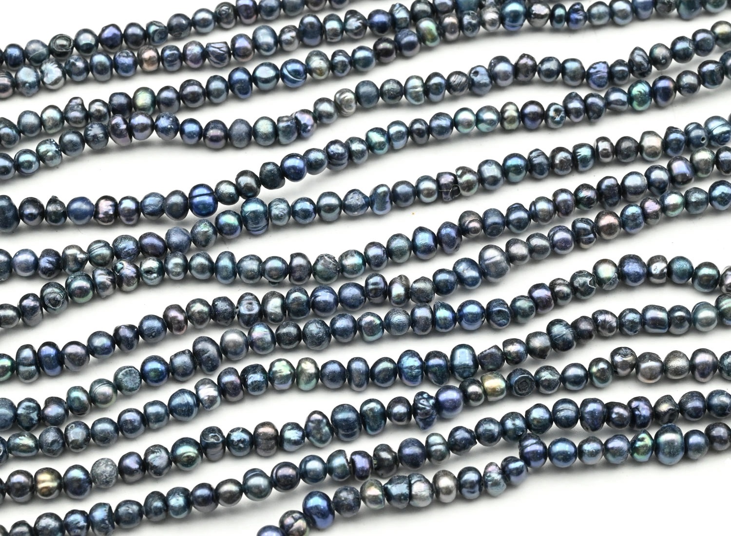 18226 Жемчуг "черный" круглый 5мм, нить 34см