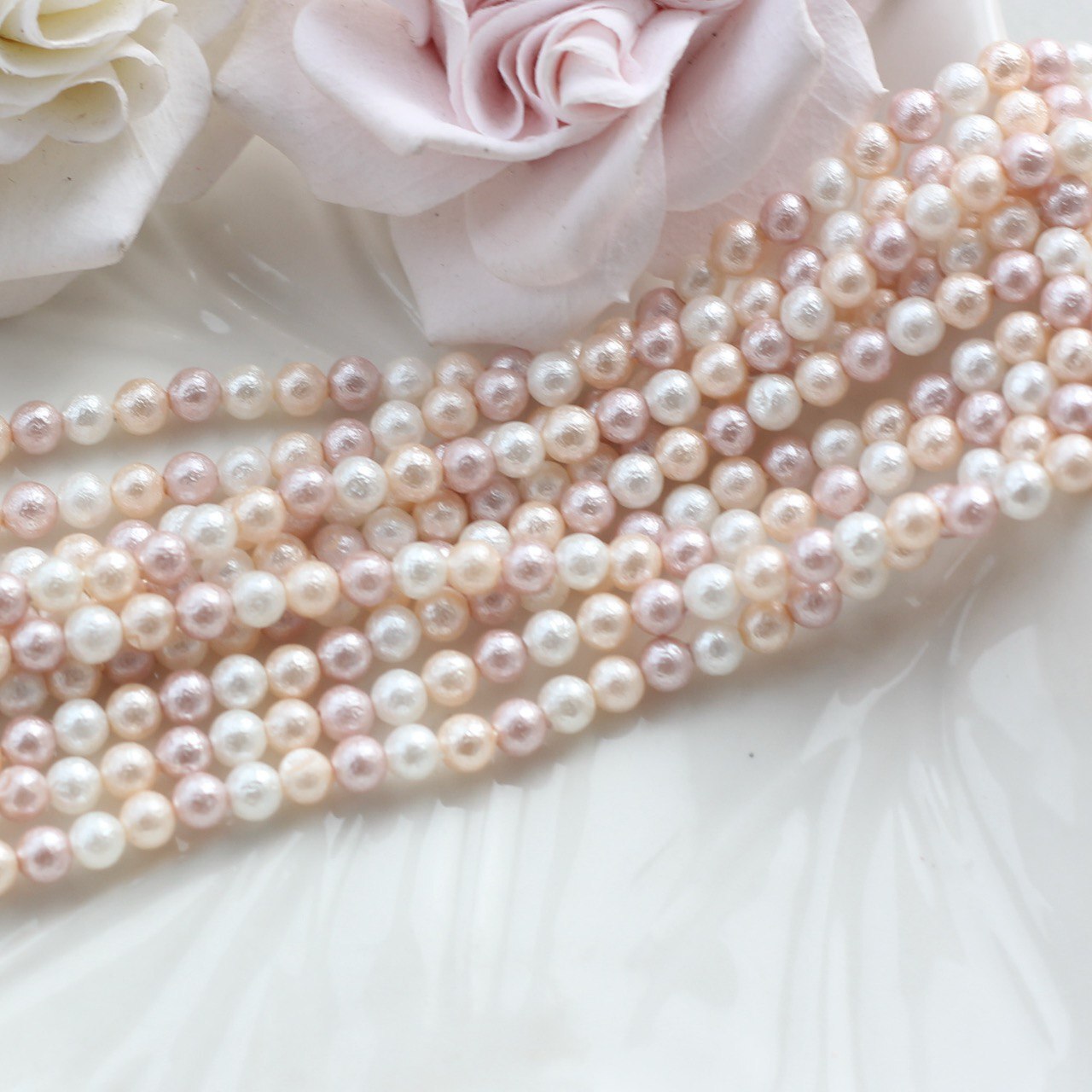 м4-пм Жемчуг "Майорка" шар фактурный 4мм, пудровый микс, нить 37см