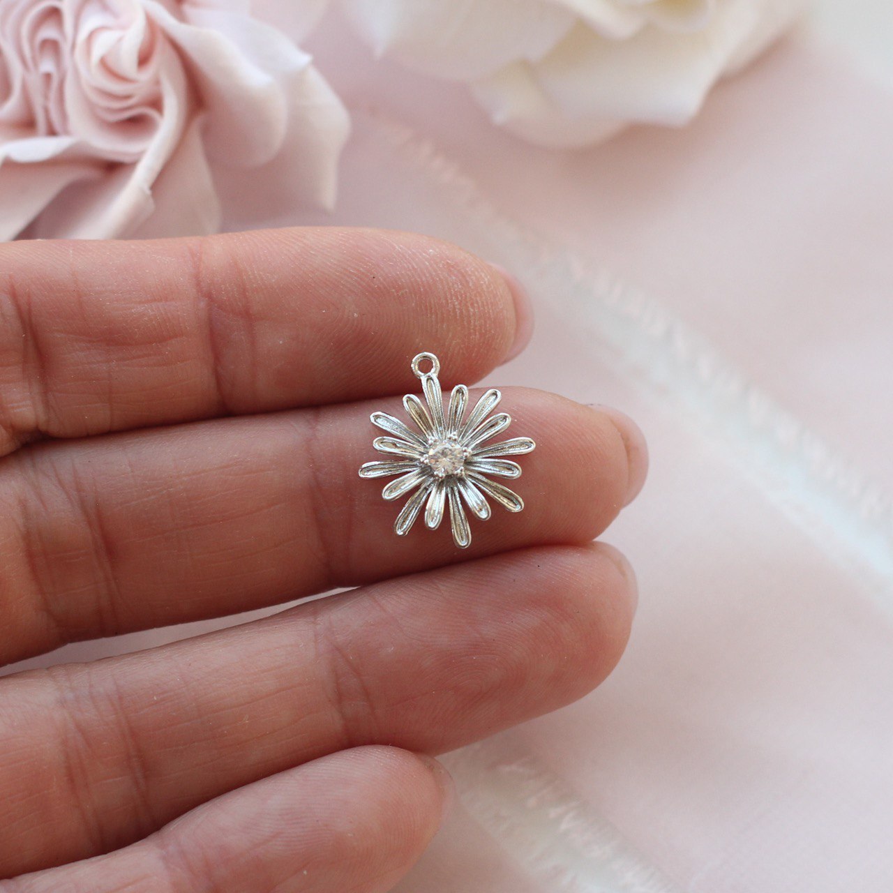 п279-р Подвеска "Цветок" с лепестками и фианитом 17*15мм, родий