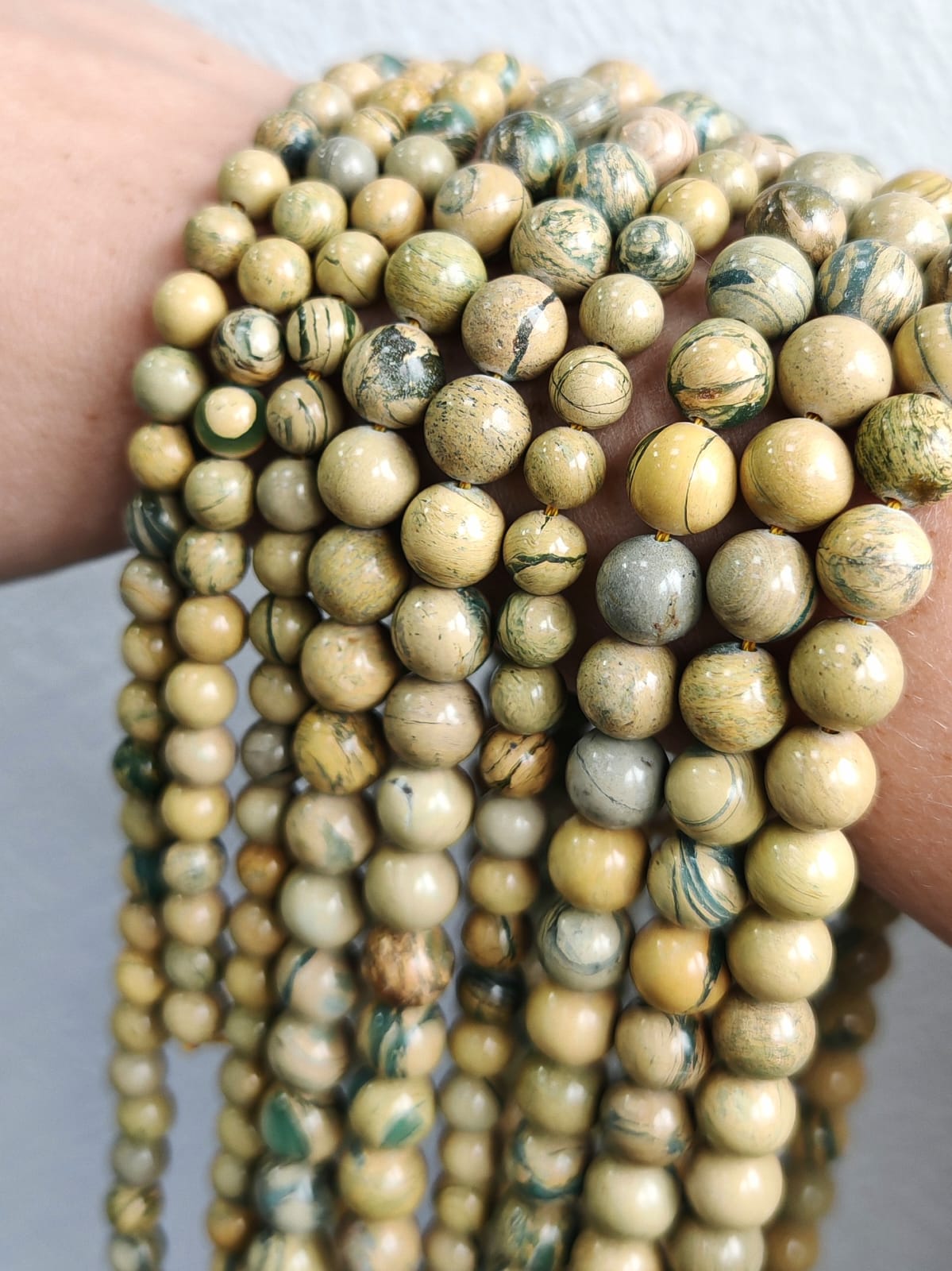 ак-8 Африканский каолинит шар 8мм, нить 19см