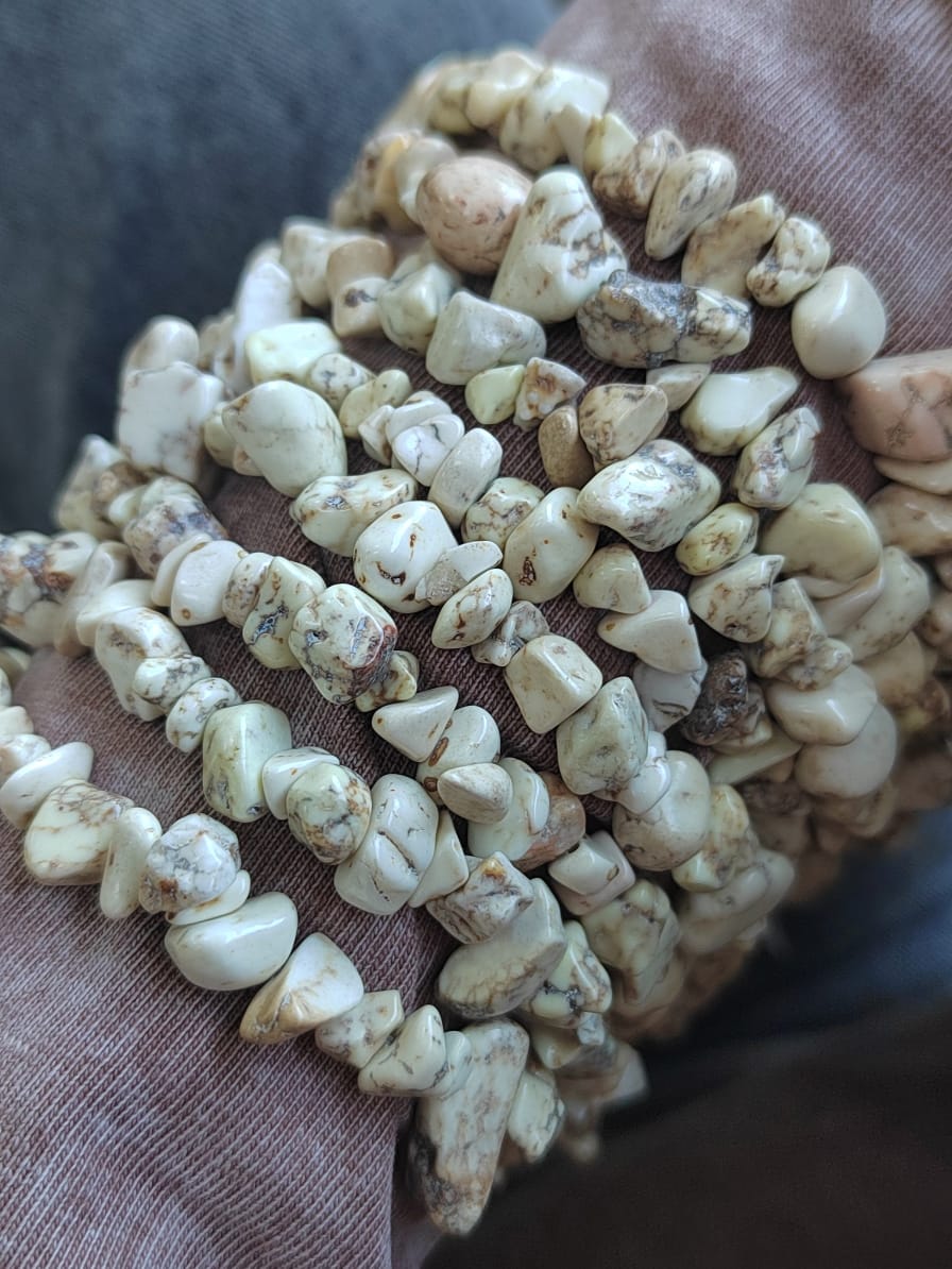 612-г Говлит "Слоновая кость" крошка 6-12мм, нить 40см